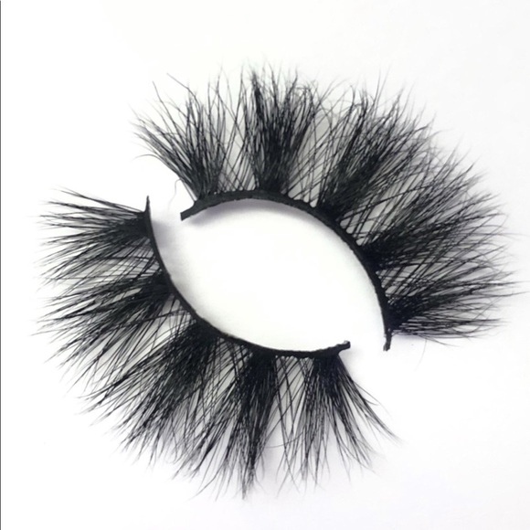 25mmLuxe Lashes โจ - Picture 3 of 3